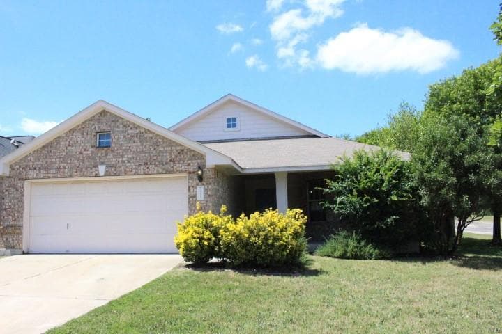 715 Spring Brook Ln in Leander, TX - Building Photo