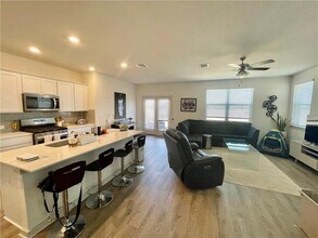 14013 Mcarthur Dr in Manor, TX - Building Photo - Building Photo