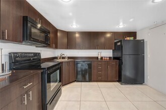 2750 NE 183rd St, Unit 804 in Aventura, FL - Building Photo - Building Photo