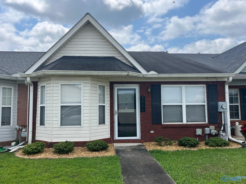 3241 Fieldstone Dr SW in Decatur, AL - Foto de edificio
