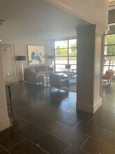 657 Walnut St, Unit 522 in San Carlos, CA - Building Photo - Building Photo