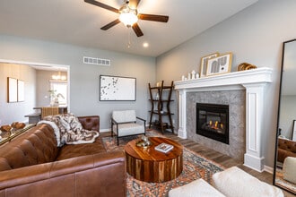 Eagle Ridge Luxury Rental Homes in Grain Valley, MO - Building Photo - Interior Photo