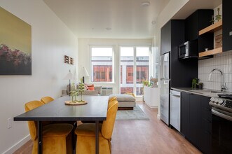 Jute Apartments in Portland, OR - Building Photo - Building Photo