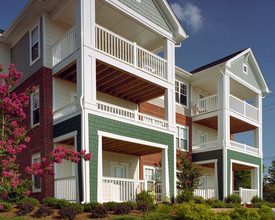 Park at Oaklawn in Charlotte, NC - Building Photo - Building Photo