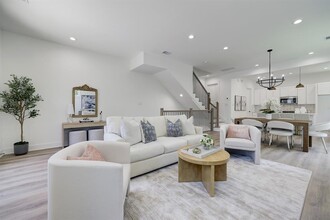2828 Versailles Oak Ln in Houston, TX - Building Photo - Building Photo