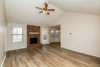 1354 Gainsborough Way in Fort Worth, TX - Foto de edificio - Building Photo