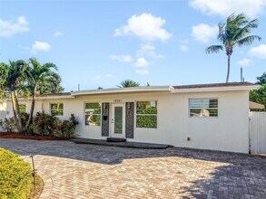 18361 NE 7th Ct in North Miami Beach, FL - Building Photo - Building Photo