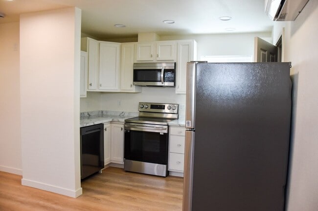 1238 E Locust Ave in Orange, CA - Building Photo - Building Photo