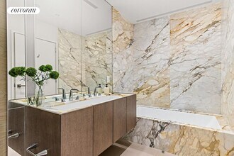 121 E 22nd St in New York, NY - Foto de edificio - Building Photo