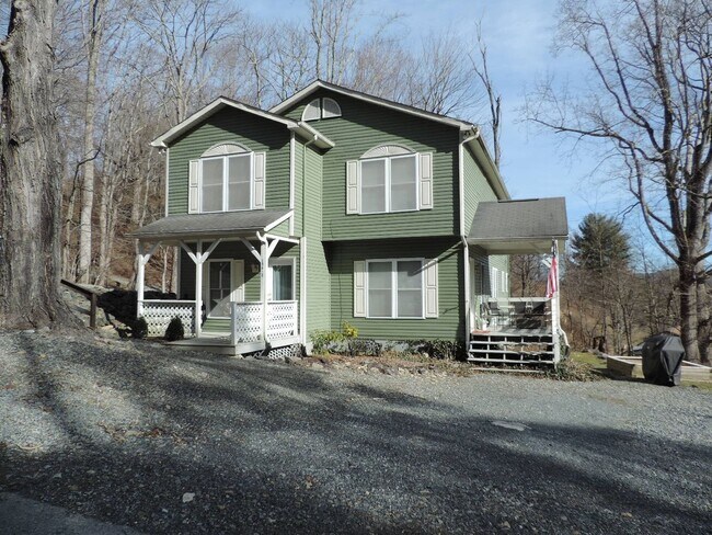 186 Grandfather Farms Rd in Banner Elk, NC - Building Photo - Building Photo