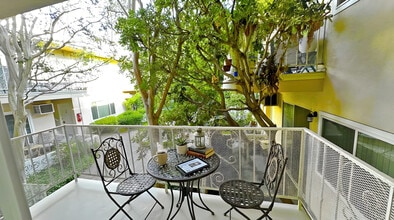 445 E Magnolia Blvd in Burbank, CA - Building Photo - Building Photo