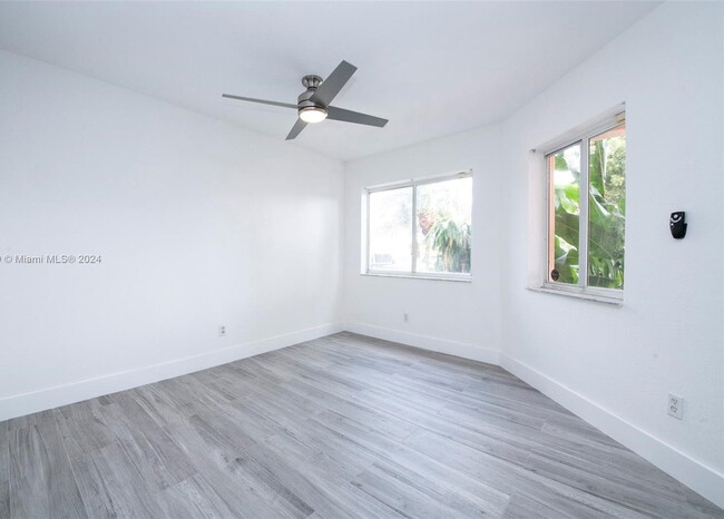 935 SW 143rd Ave in Pembroke Pines, FL - Building Photo - Building Photo