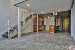 1130 Flower St in Los Angeles, CA - Building Photo
