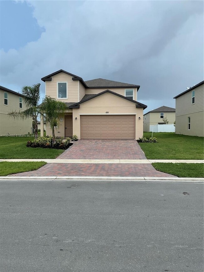 691 Carlyle Wy in Fort Pierce, FL - Building Photo - Building Photo