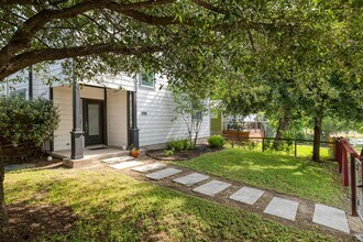 2200 Pennsylvania Ave in Austin, TX - Building Photo - Building Photo
