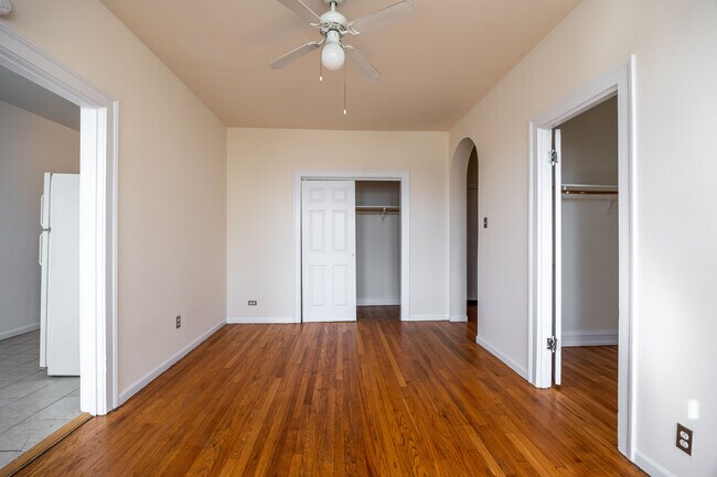 2704 N Sawyer Ave in Chicago, IL - Building Photo - Building Photo