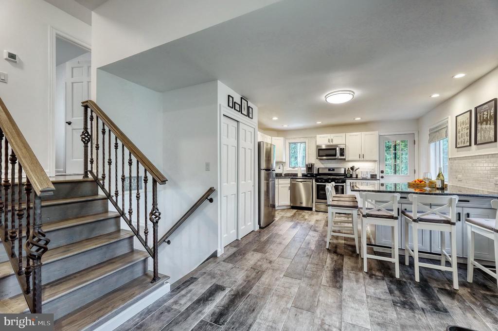 191 Lakeshore Dr in Oakland, NJ - Building Photo