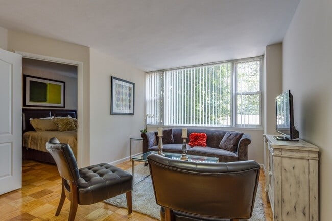 Park East Apartments in Washington, DC - Building Photo - Building Photo