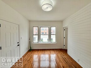 956 N Winchester Ave, Unit 2W in Chicago, IL - Foto de edificio - Building Photo
