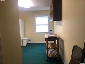 1 E Main St in Huntington, NY - Building Photo - Building Photo