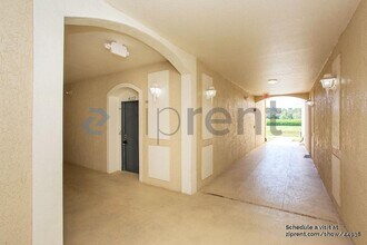 7801 Point Meadows Dr in Jacksonville, FL - Building Photo - Building Photo