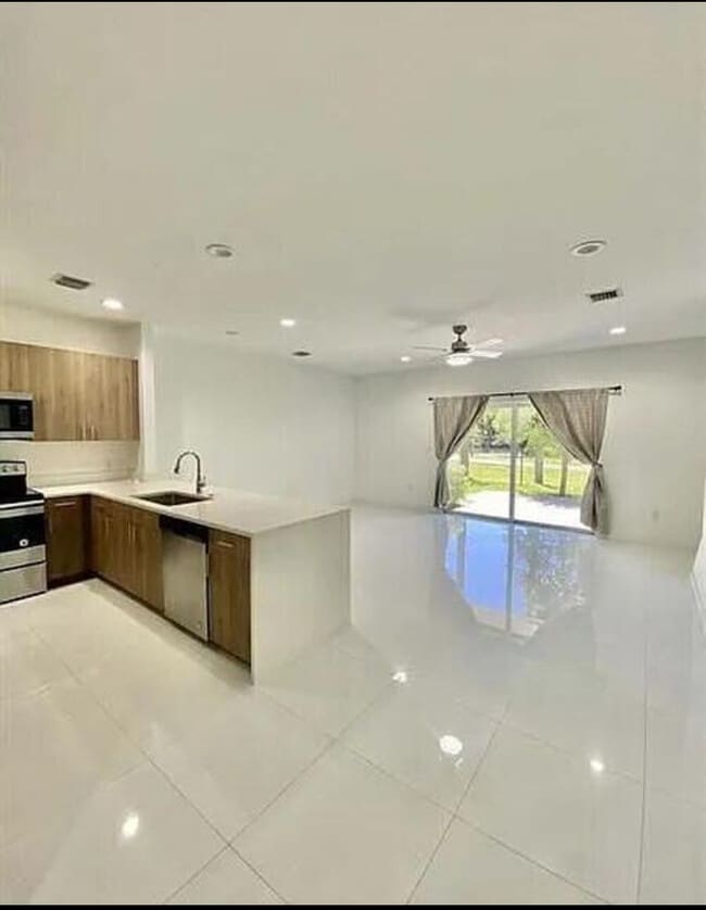 1060 Crystal Way in Delray Beach, FL - Building Photo - Building Photo