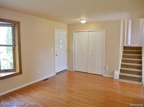 5102 Franklin Park Dr in Sterling Heights, MI - Building Photo - Building Photo