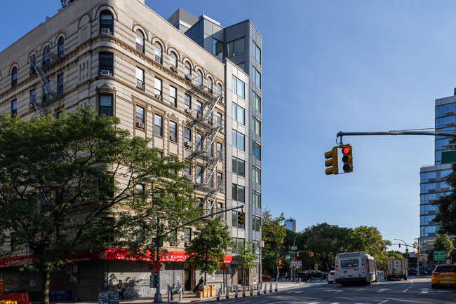 14 2nd Ave in New York, NY - Foto de edificio - Building Photo