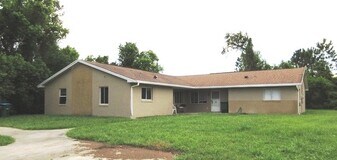 1348 W Evans Cir, Unit B in Deltona, FL - Building Photo
