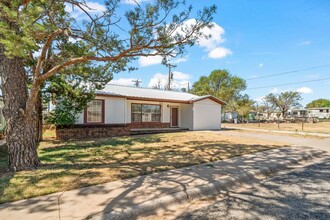 914 13th St in Levelland, TX - Foto de edificio - Building Photo