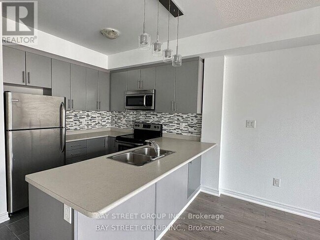 2333 Sawgrass Dr in Oakville, ON - Building Photo - Building Photo