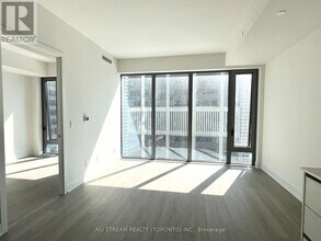 8 Cumberland St in Toronto, ON - Building Photo - Building Photo