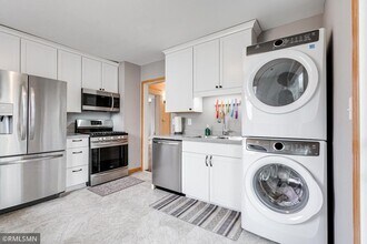 1113 26th Ave NE, Unit 2 in Minneapolis, MN - Foto de edificio - Building Photo