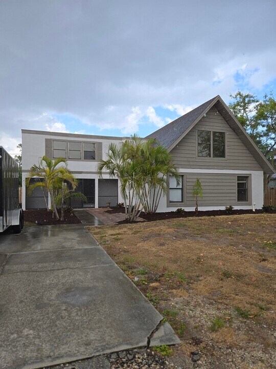 17141 Tropical Rd in Ft. Myers, FL - Building Photo