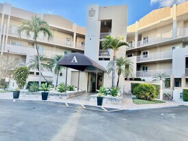 7831 Granville Dr in Tamarac, FL - Building Photo