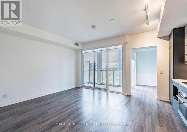 20-2320 Edward St in Toronto, ON - Building Photo - Building Photo