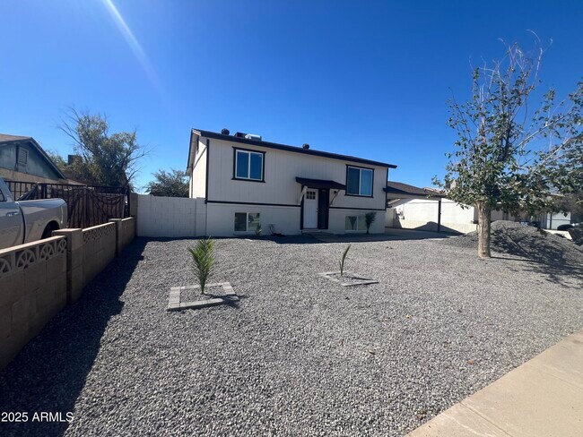 4525 E Alta Vista Rd in Phoenix, AZ - Building Photo - Building Photo