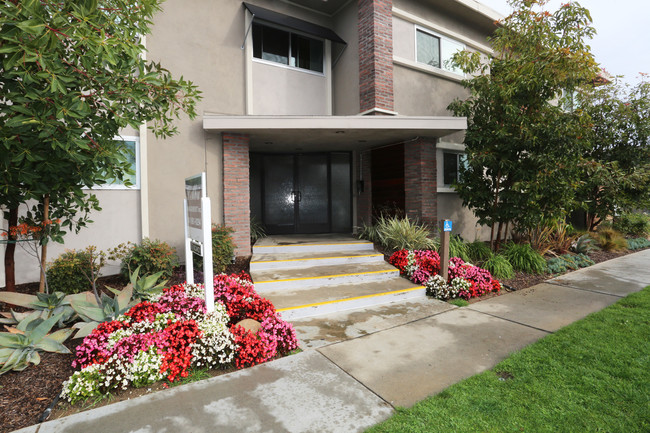 Villas at Lakewood in Lakewood, CA - Foto de edificio - Building Photo