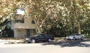 2126 17th St in Sacramento, CA - Building Photo - Building Photo