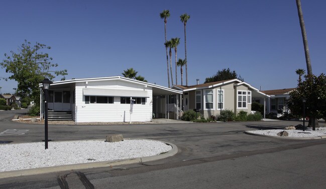 Casitas Del Sol in San Marcos, CA - Foto de edificio - Building Photo