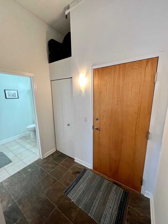 1301 W Madison St, Unit 310 in Chicago, IL - Building Photo - Building Photo