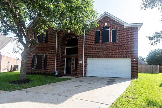 6007 Bassetdale Ln in Houston, TX - Foto de edificio - Building Photo