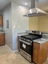 1391 N Altadena Dr, Unit B in Pasadena, CA - Foto de edificio - Building Photo