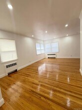 80-43 Utopia Pkwy in Queens, NY - Building Photo - Building Photo