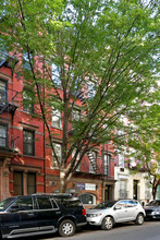 142 W Tenth St in New York, NY - Foto de edificio - Building Photo