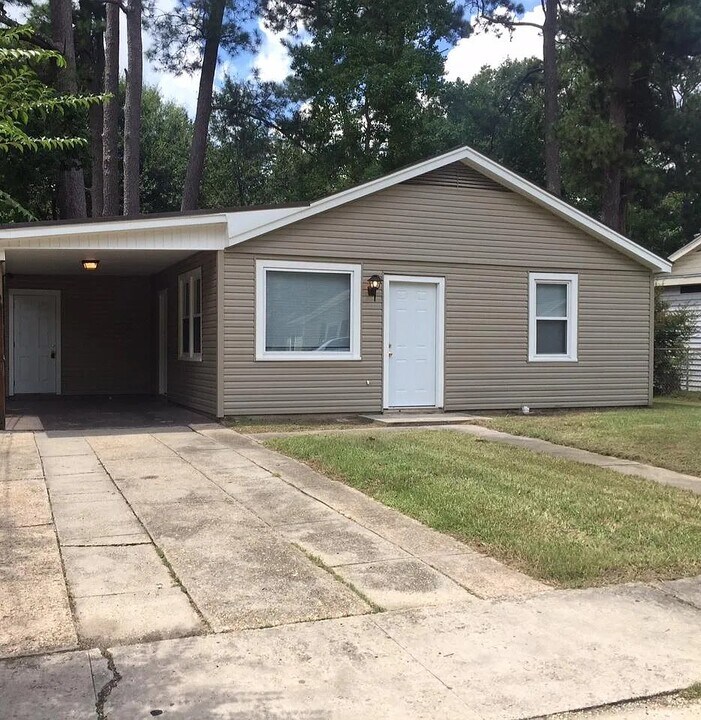 205 N Ruland St in Hammond, LA - Foto de edificio