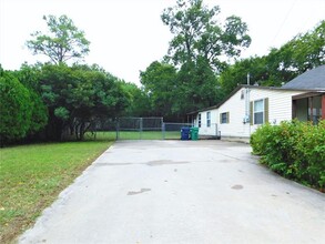 1007 W Collins St in Denton, TX - Building Photo - Building Photo