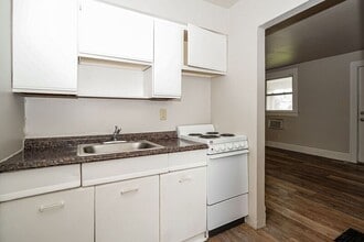 2009 Sullivant Ave in Columbus, OH - Building Photo - Building Photo