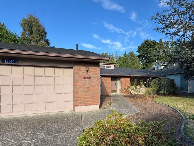 12514 Wedgewood Dr in Burlington, WA - Building Photo - Building Photo