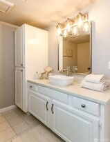 30240 7th Ave S in Federal Way, WA - Building Photo